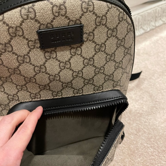 Gucci backpack wearing for couple time very beautiful and very good condition - Picture 4 of 8